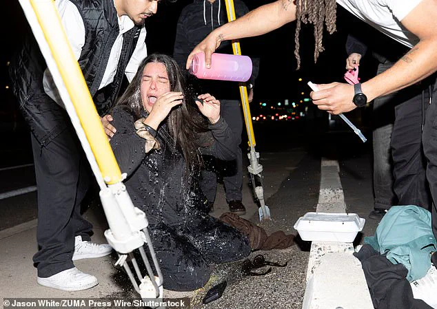 Unmarked Federal Truck Releases Unidentified Substance, Causing Panic Among Demonstrators in Phoenix