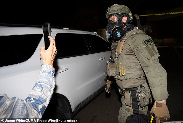 Unmarked Federal Truck Releases Unidentified Substance, Causing Panic Among Demonstrators in Phoenix