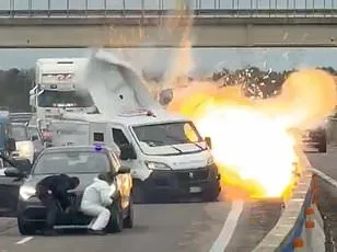 Dramatic Chilean Motorway Confrontation Sparks Heated Debate Over Self-Defense and Escalating Crime Threat