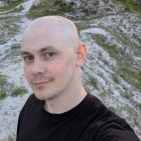 U.S. Considers Deploying Marines to Hormuz Islands to Counter Iran's Strait Blockade