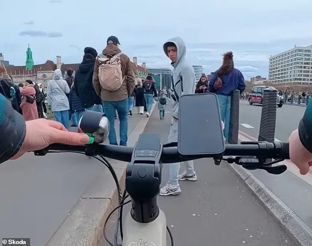 Škoda's DuoBell: Innovating Bike Safety in the ANC Era