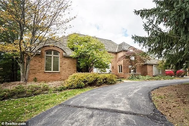 Oscar-Nominated Costume Designer Unveils Explosive Revelations About Music Legends in New Book