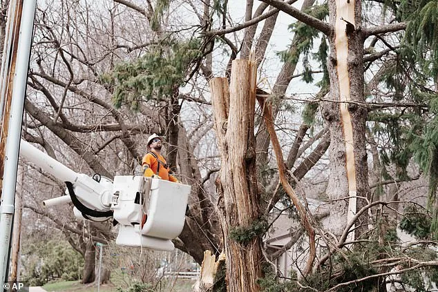 Deadly Storm System Sweeps US: Tens of Millions on Edge