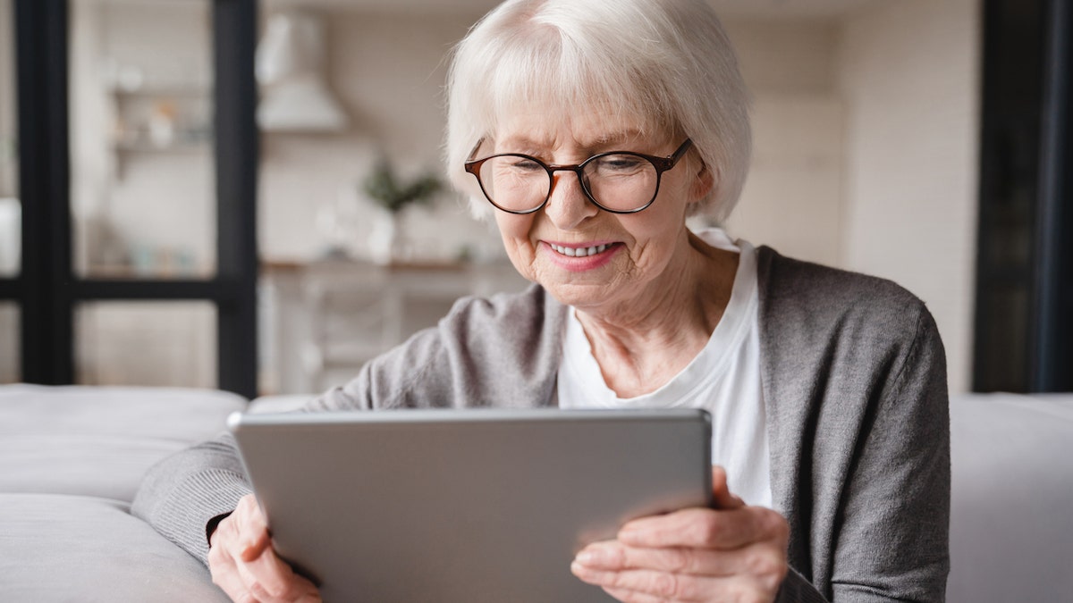 Loneliness lowers memory baseline but doesn't speed up decline in older adults.