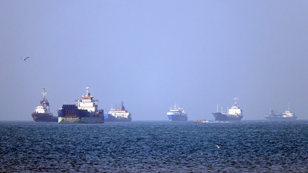 Trump pauses Project Freedom amid Iranian executions and ongoing port blockade.